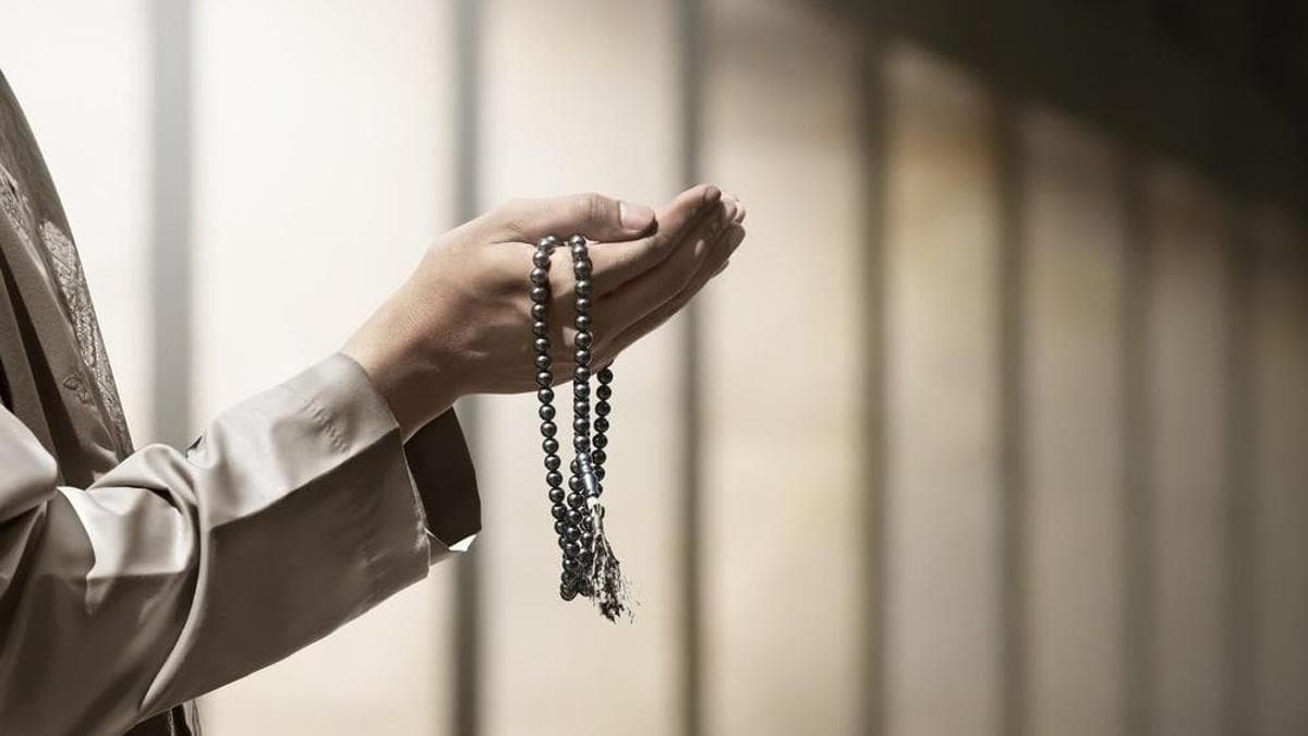 CUMA GÜNÜ ÇEKİLECEK TESBİHLER, ZİKİRLER, ESMALAR! Cuma günü okunacak dualar ve sureler neler?