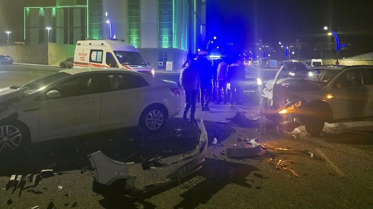 Bingöl’de otomobiller çarpıştı: 4 yaralı