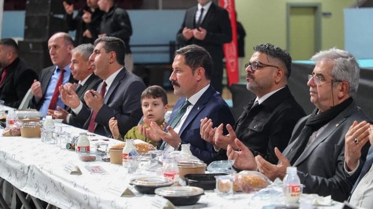 Hatay Valisi Masatlı muhtarlarla iftarda buluştu