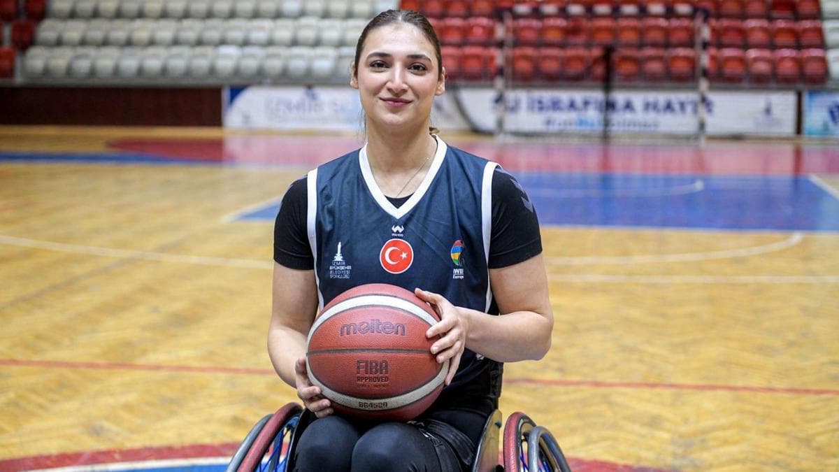 Tekerlekli basketbol takımının tek kadın sporcusu Medine: Yeniden yaşamayı seçtim