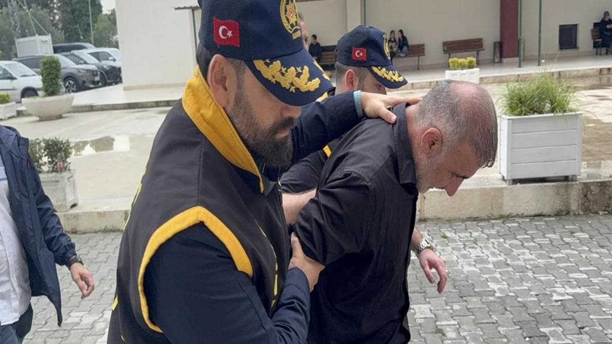 Eşini sokak ortasında katletmişti! Cani kocadan akla ziyan savunma: Ateş etmeyi bilmiyorum