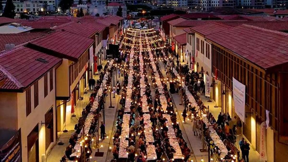 Bakan Kurum Hatay'da iftara katıldı! 'Yeniden diriliş kavramı bir şehir olsaydı Hatay olurdu'