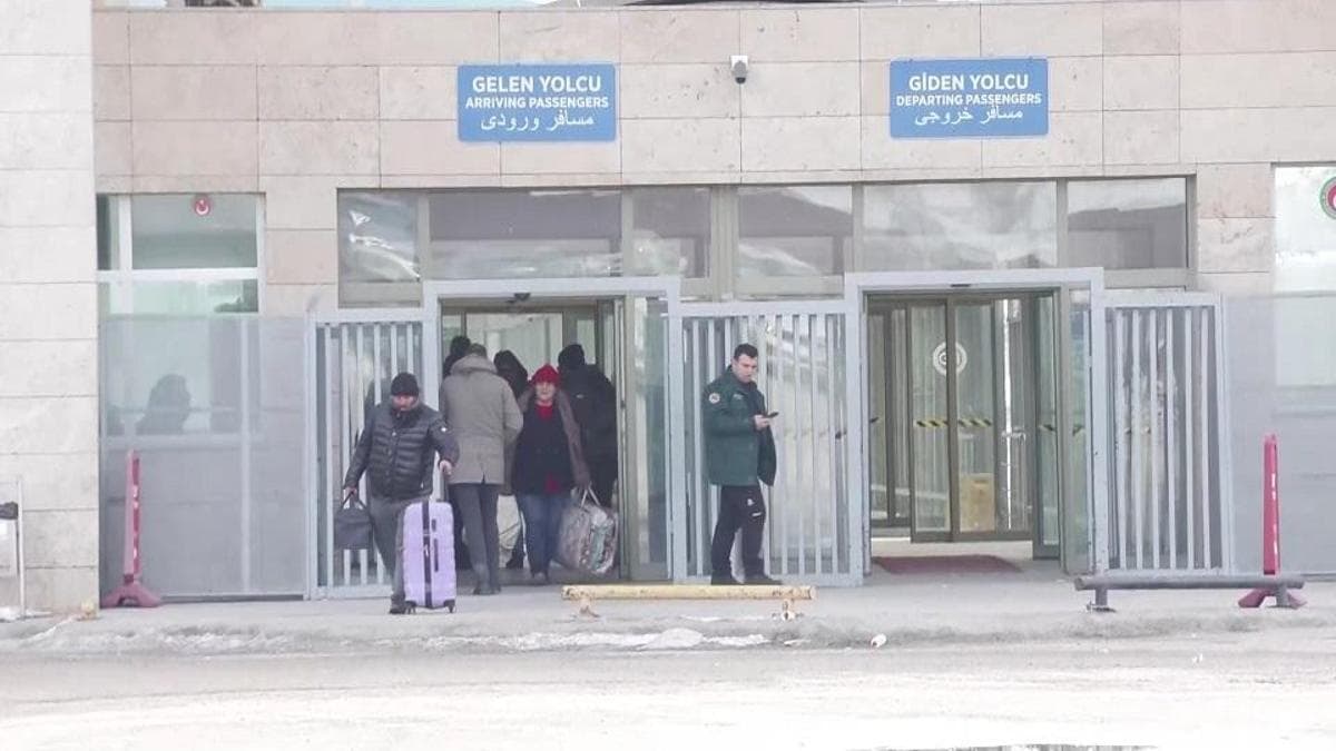 Türkiye-İran sınırında ne oluyor? İlk günden itibaren sınırdan 7 bin 300 kişi geçti