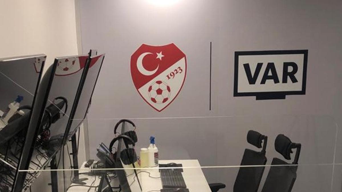 Beşiktaş, derbi sonrası VAR odası kamera kayıtlarını istedi