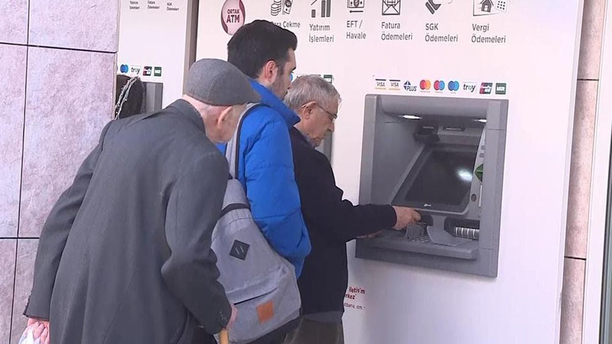 Emekli aylıklarına "büyüme" ayarı