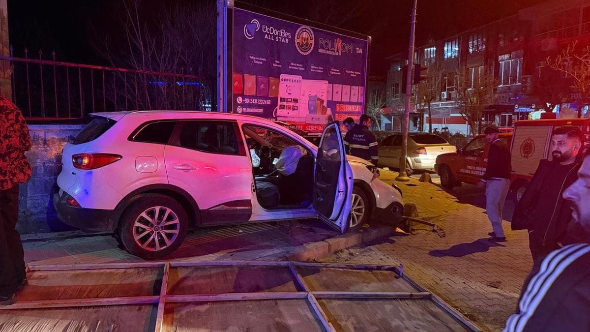 Siirt’te otomobil ile çarpışan motosikletin sürücüsü yaralandı