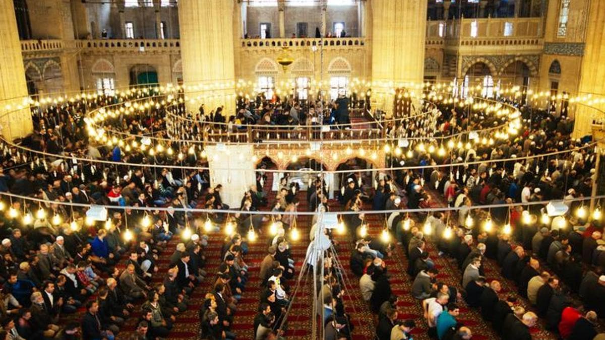 BAYRAM NAMAZI KAÇTA 2026? Ramazan Bayramı Bayram Namazı Kaçta Kılınacak? İstanbul, Ankara, İzmir Bayram Namazı Saatleri