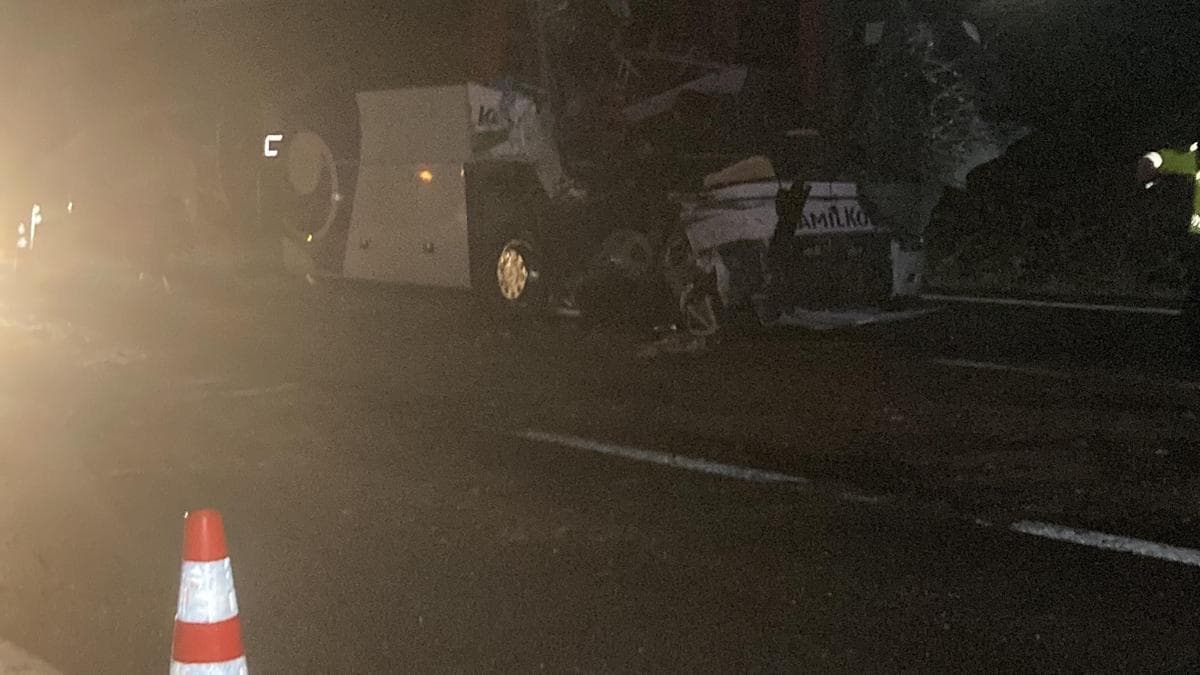 Ankara'da yolcu otobüsü, TIR'a çarptı: 1 ölü, 15 yaralı