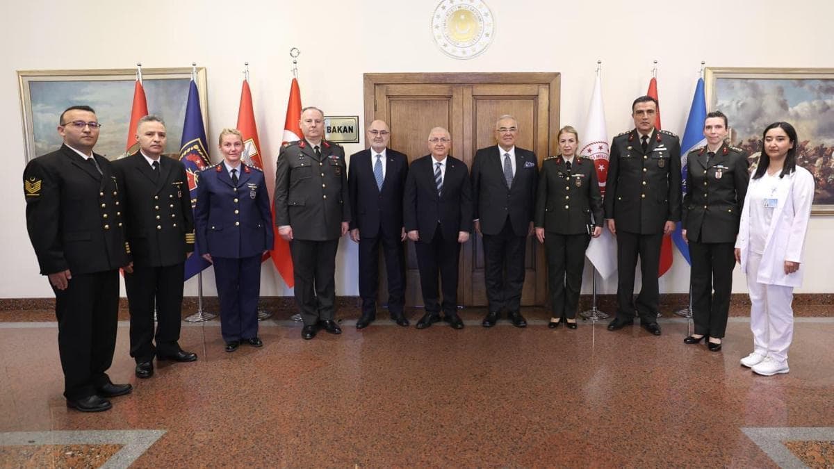 Bakan Güler, MSB sağlık personeli ile buluştu