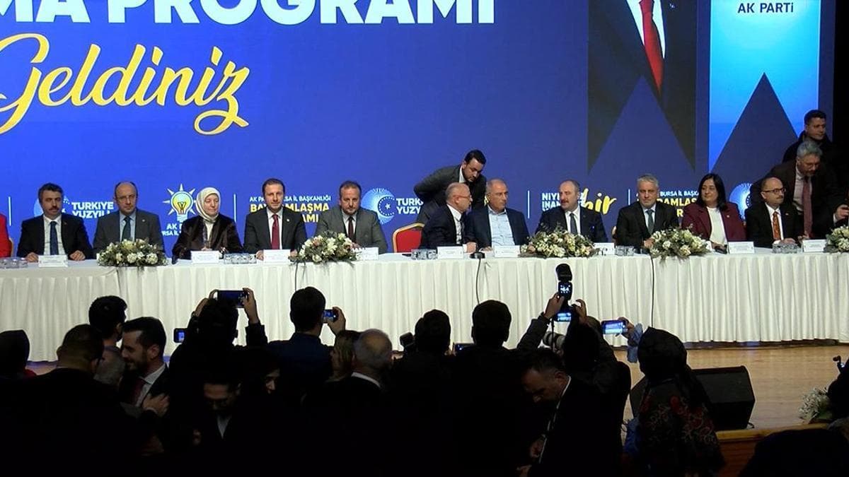 AK Parti teşkilatı, Ala ve Varank’ın katıldığı toplantıda bayramlaştı