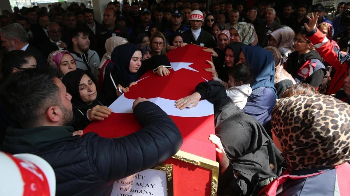 Ağrı'daki Askeri Araç Kazasında Şehit Olan Uzman Çavuş Selman Akarsel Konya'da Toprağa Verildi