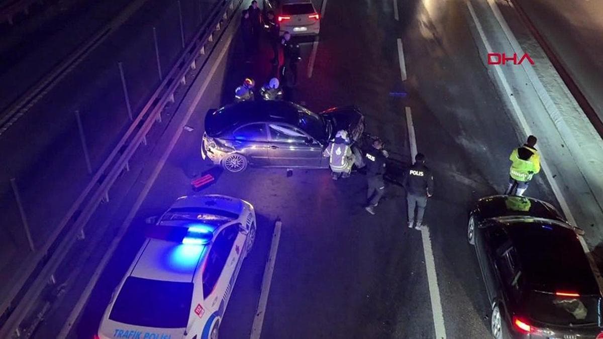 Avcılar'da korkutan kaza: Araç 20 metre sürüklendi, 2 kişi kaçtı