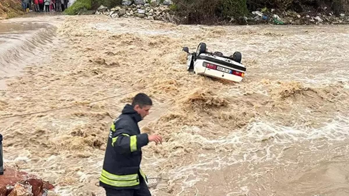 Muğla'da sel sularına kapılan otomobilde 1 kişi hayatını kaybetti