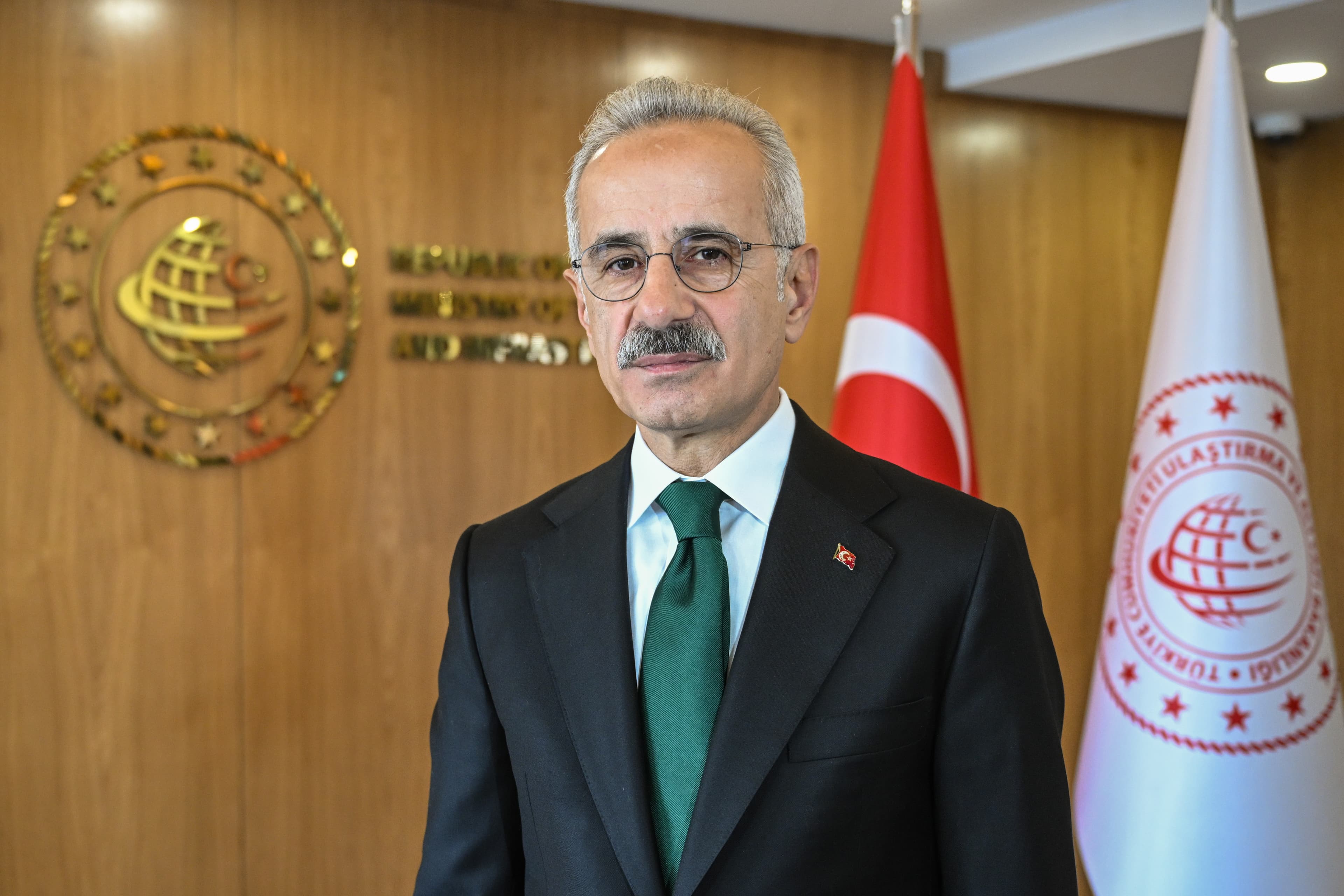 Savaş bölgesinden tahliyeler. Bakan Uraloğlu: Umman ile ek seferlerin sürmesi için mutabakata vardık