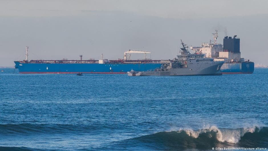 Savaş Sonrası İlk Kez Avrupa Gemisi Hürmüz Boğazı'nı Geçti