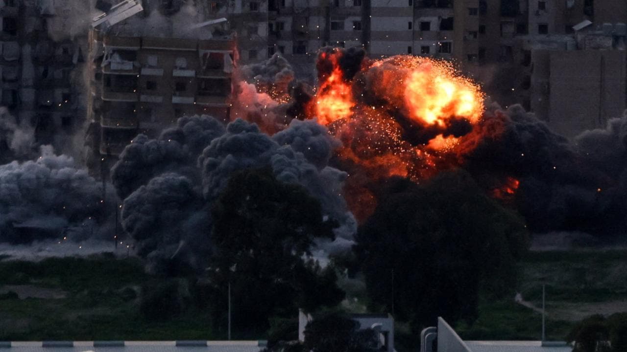 Katil İsrail Lübnan'da 33 kişiyi öldürdü