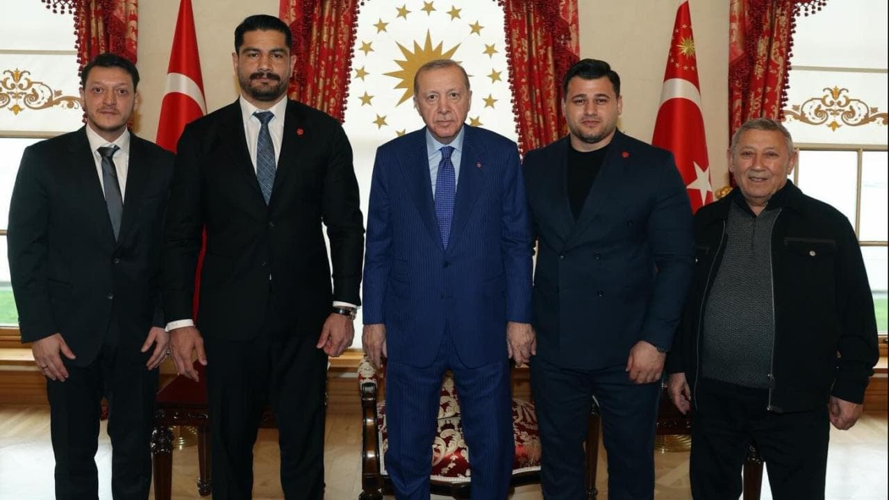 Cumhurbaşkanı Erdoğan, Güreş Federasyonu Başkanı Akgül'ü Kabul Etti