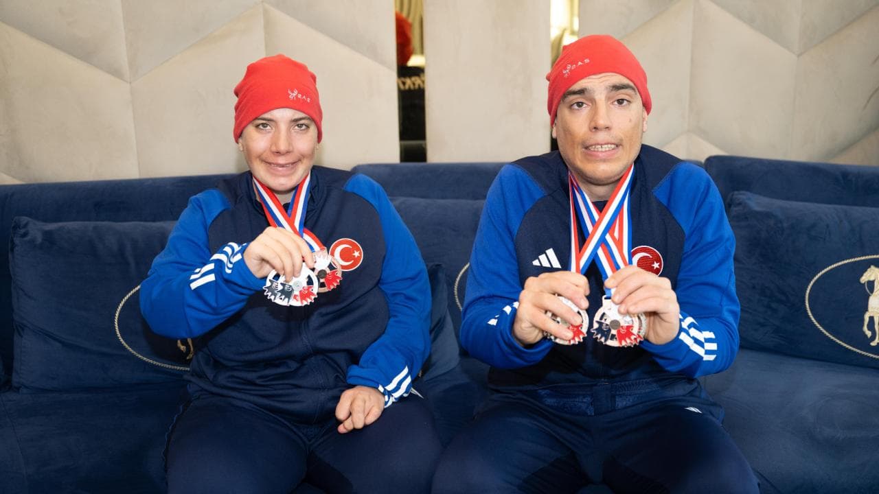 Otizmli İkizler Babalarının Desteğiyle Milli Kayakçı Oldu