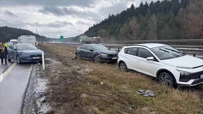 Anadolu Otoyolu'nda 9 Araçlık Zincirleme Kaza: 6 Yaralı