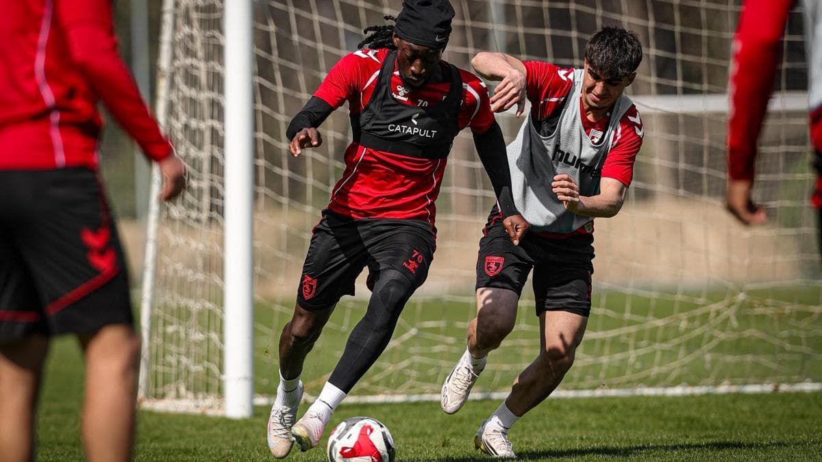 Samsunspor, Fenerbahçe maçı için Antalya’da hazırlıklarına devam ediyor