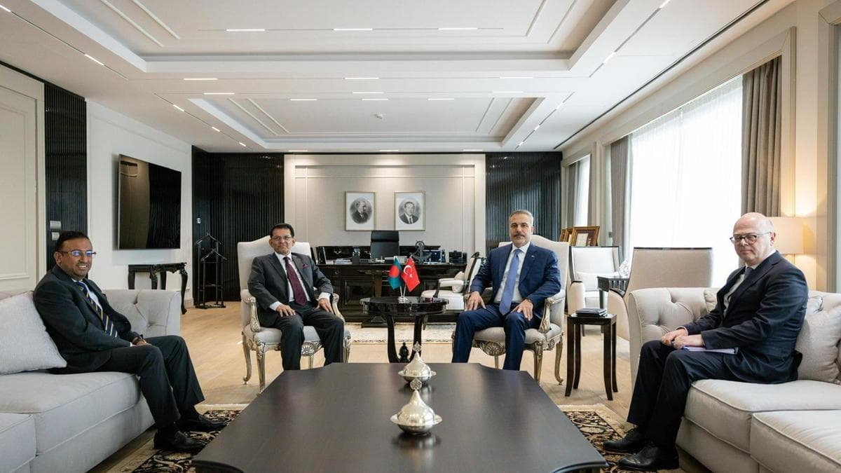 Bakan Fidan, Bangladeşli mevkidaşı Khalilur Rahman ile görüştü