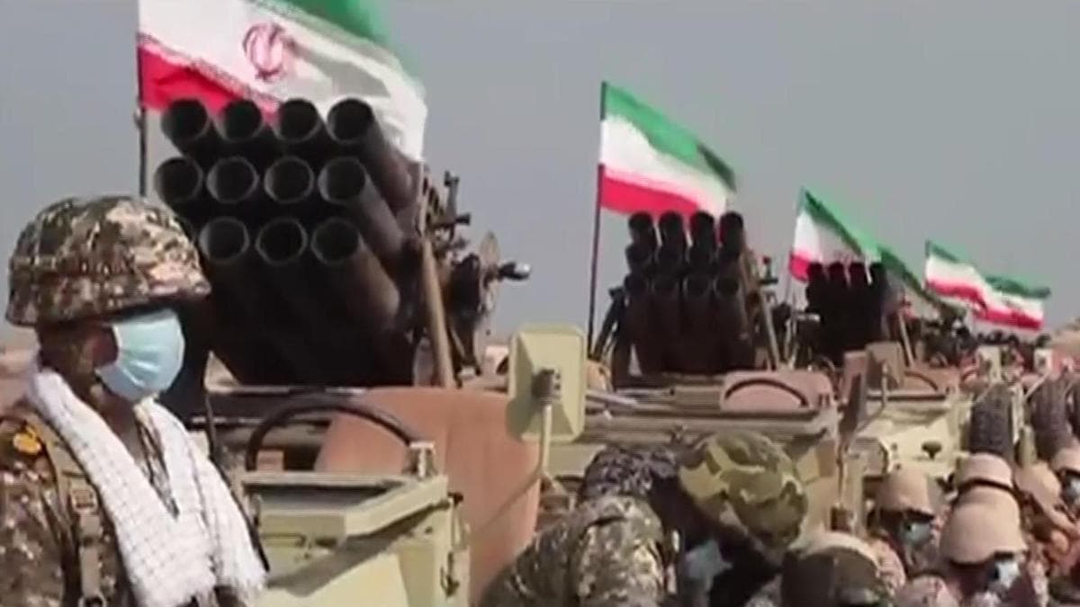 İran Devrim Muhafızları, Şehit Komutan Anısına Hark Adası Mesajı Verdi