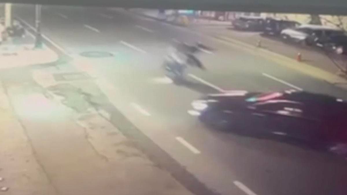 Beşiktaş'ta feci kaza: Motosiklet otomobile çarptı, 2 genç öldü