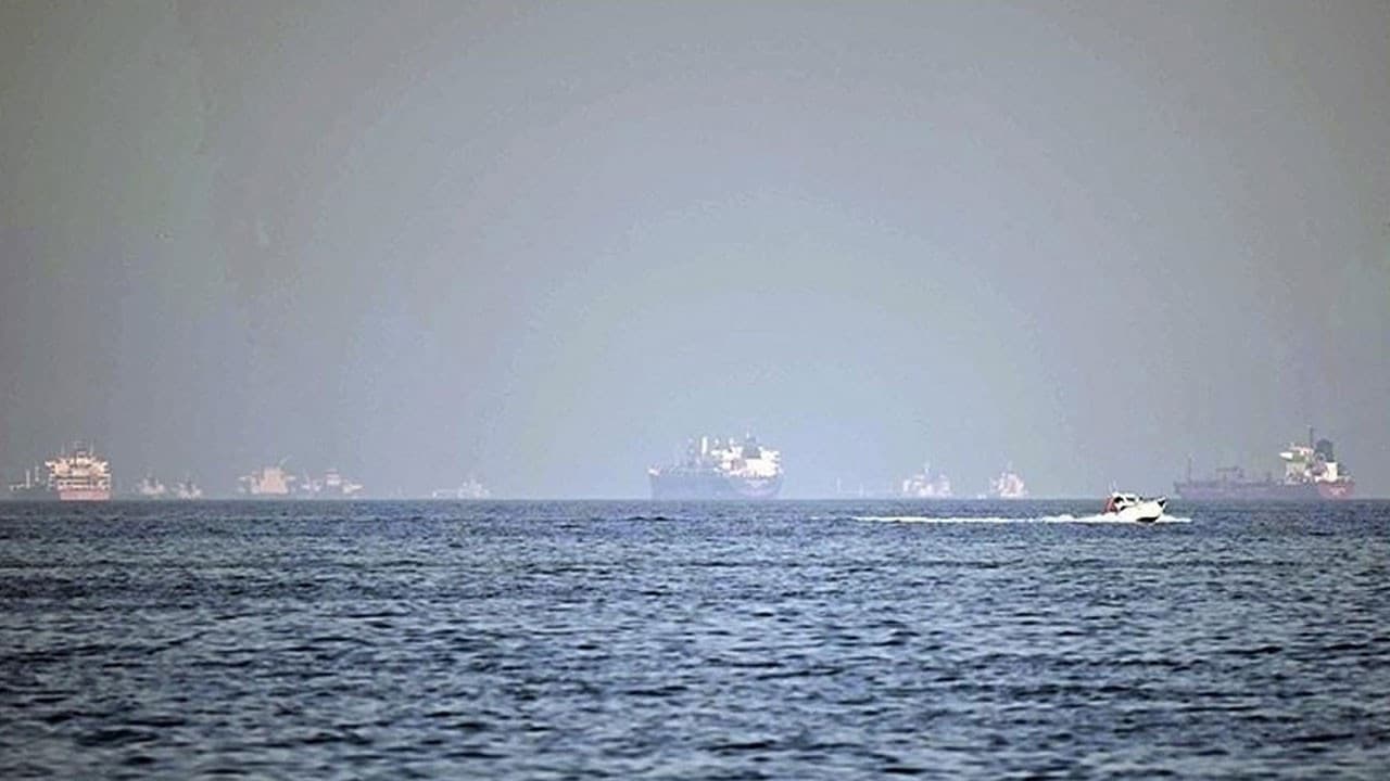 Hürmüz Boğazı'ndan 2 Günde 7 Gemi Geçti