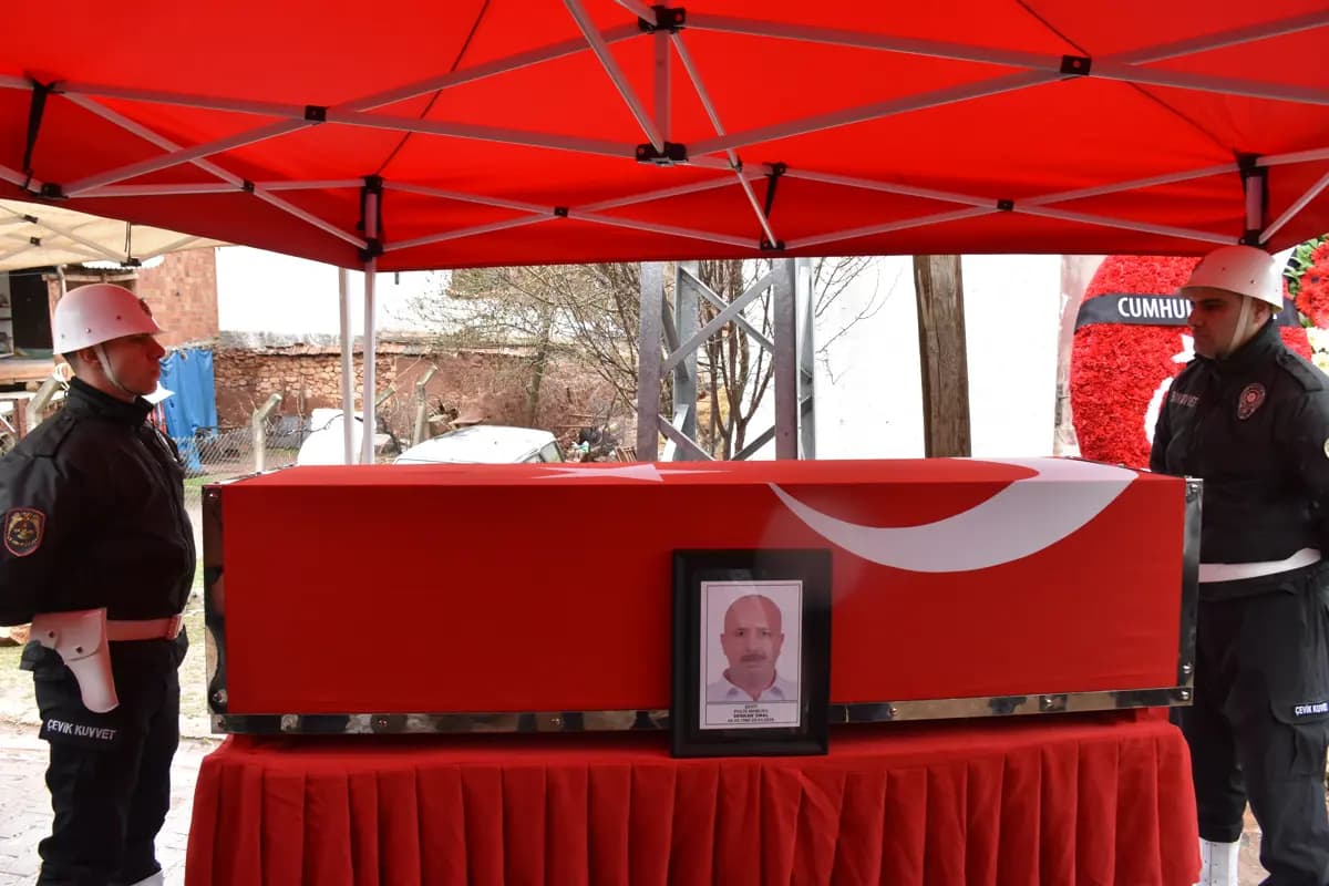 Polis Memuru Serkan Ünal, Trafik Kazasında Şehit Oldu ve Kırıkkale'de Toprağa Verildi