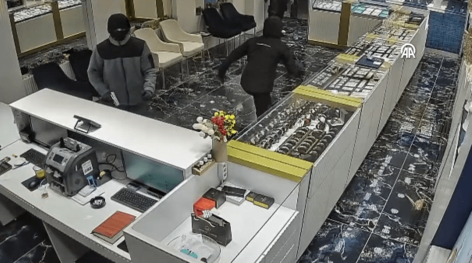 Kuyumcu soygunu: Silah da bilezikler de sahte çıktı