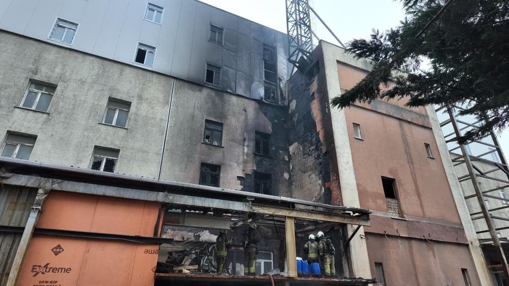 Arnavutköy'de Çelik Tel Fabrikasında Yangın: İtfaiye Müdahalesi